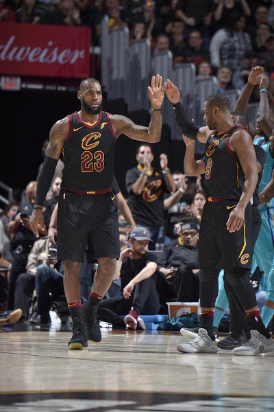 lebron_james_nba_171124_cle-vs-cha-06.jpg