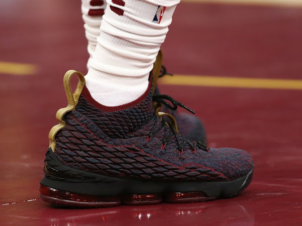 lebron_james_nba_171107_cle-vs-mil-09.jpg