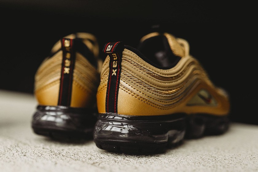 nike-air-vapormax-97-metallic-gold-closer-look-6.jpg