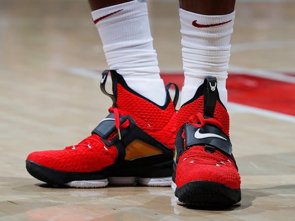 lebron_james_nba_180209_cle-at-atl-04.jpg