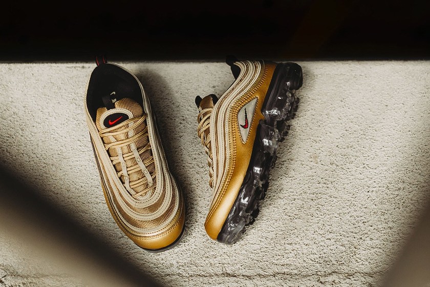 nike-air-vapormax-97-metallic-gold-closer-look-3.jpg