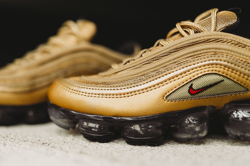 nike-air-vapormax-97-metallic-gold-closer-look-5.jpg