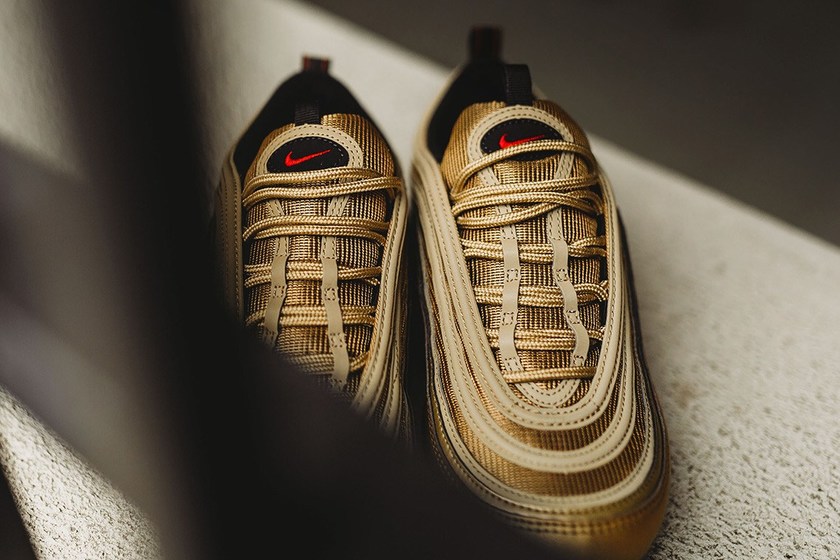 nike-air-vapormax-97-metallic-gold-closer-look-4.jpg