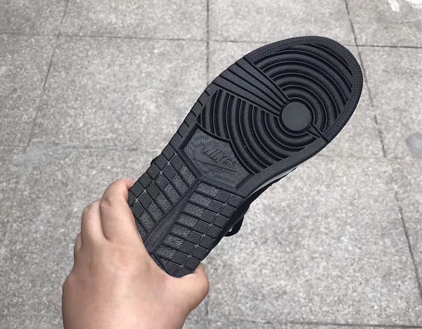 Air-Jordan-1-PSG-Paris-Saint-Germain-Outsole.jpg