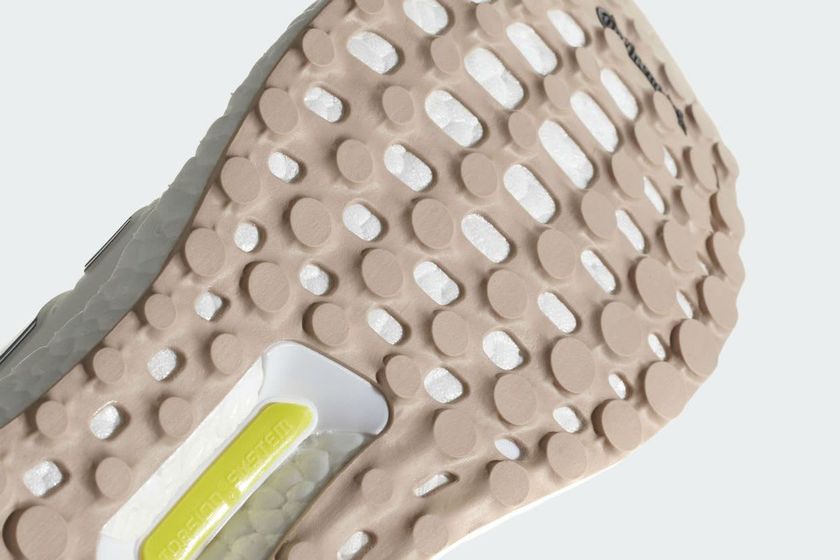 adidas-ultraboost-4-0-show-your-stripes-core-black-cloud-white-10.jpeg