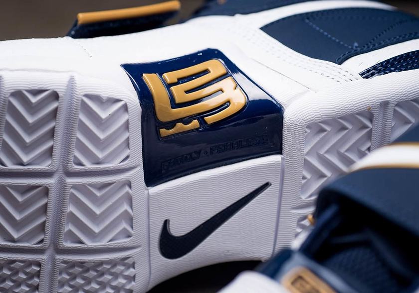 nike-lebron-soldier-25-straight-ao2088-400-4.jpg
