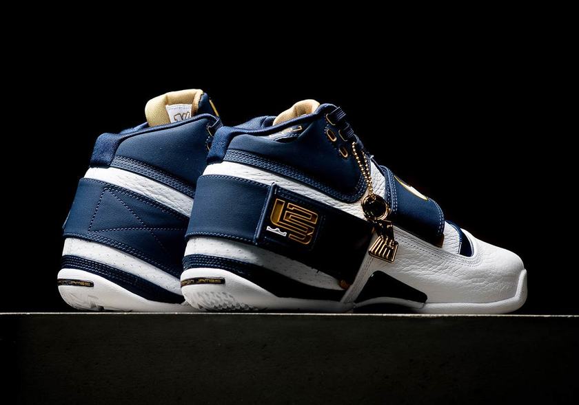 nike-lebron-soldier-25-straight-ao2088-400-2.jpg