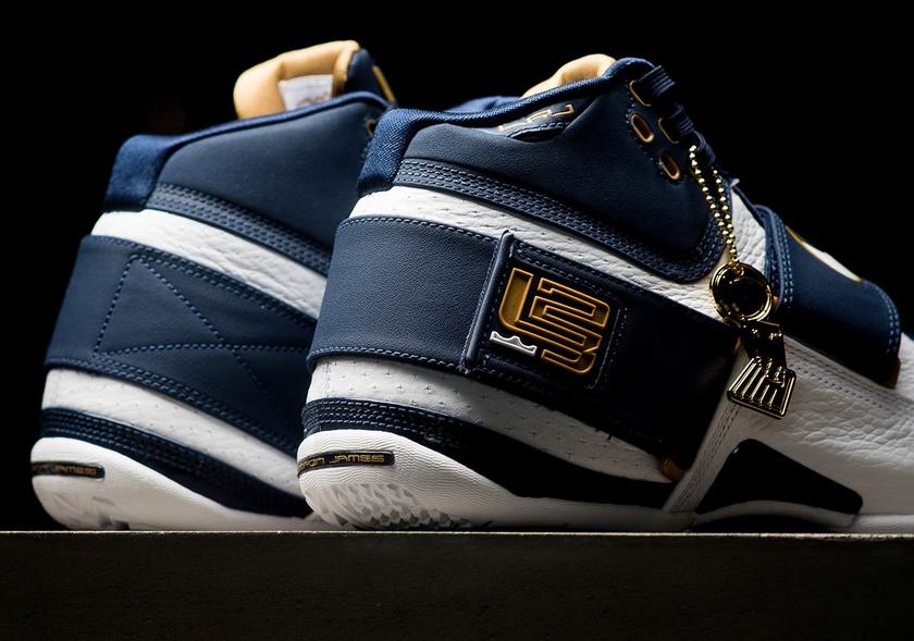nike-lebron-soldier-25-straight-ao2088-400-11.jpg