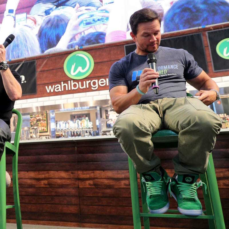 Mark-Wahlberg-Air-Jordan-4-Wahlburgers-PE.jpg