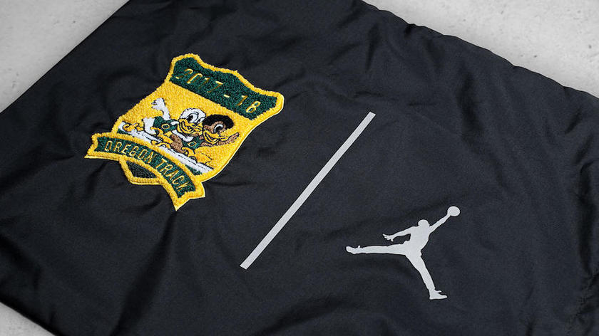 Air-Jordan-13-PE-Oregon-Ducks-Track-and-Field-Bag.jpg