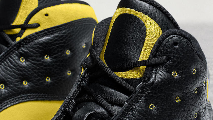 Air-Jordan-13-PE-Oregon-Ducks-Track-and-Field-Tongue.jpg