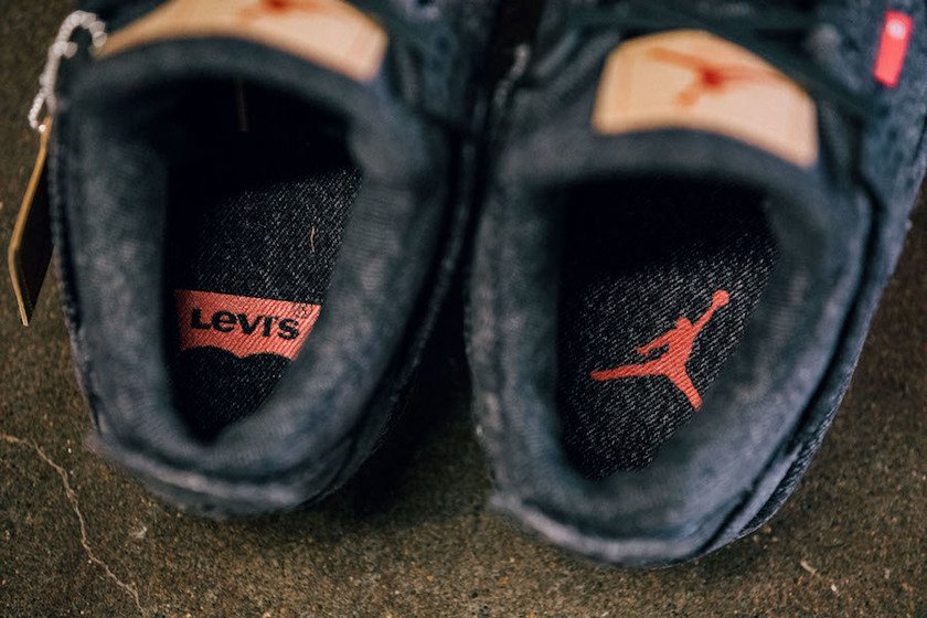 Levis-Air-Jordan-4-Denim-Black-Insole.jpg
