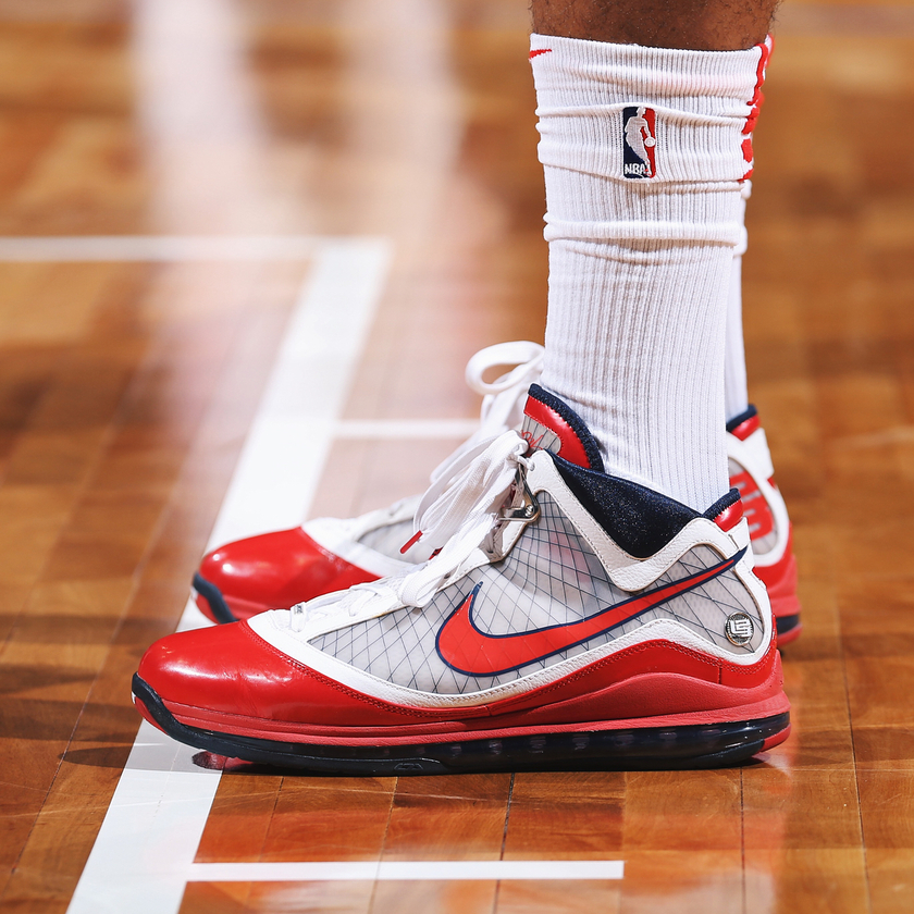 Nike Air Max LeBron 7 .jpg