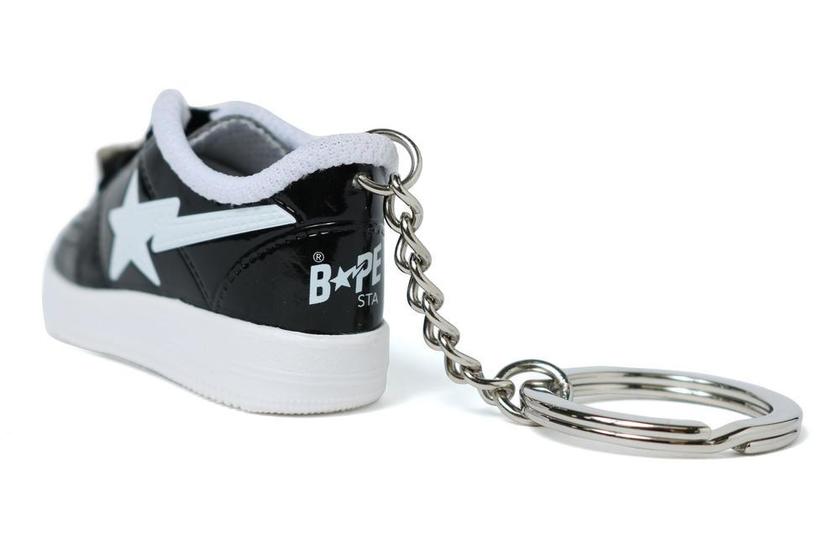 https_2F2Fhypebeast.com2Fimage2F20182F062Fbape-bape-sta-keychains-3.jpg