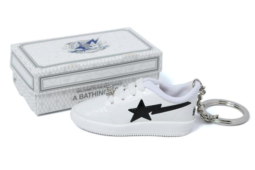 https_2F2Fhypebeast.com2Fimage2F20182F062Fbape-bape-sta-keychains-5.jpg