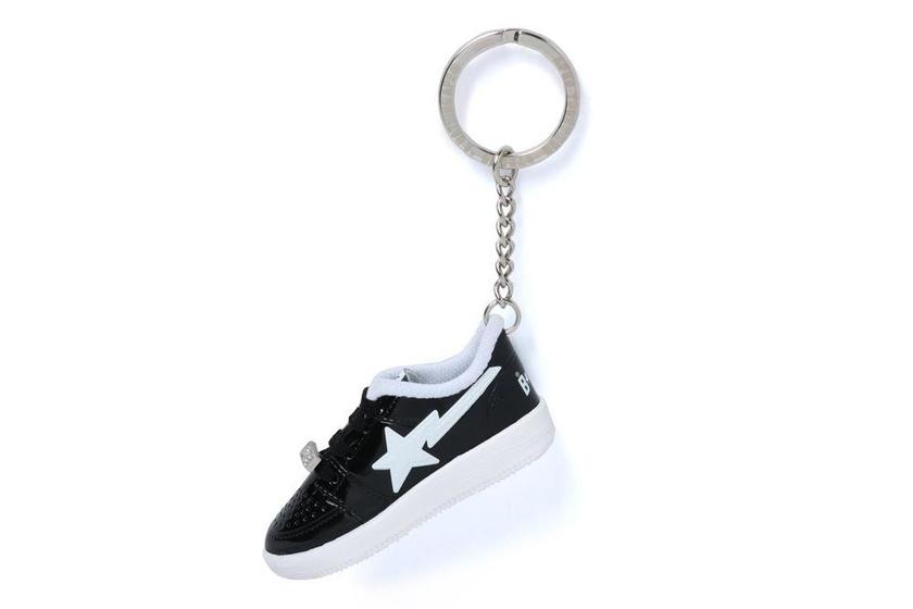 https_2F2Fhypebeast.com2Fimage2F20182F062Fbape-bape-sta-keychains-2.jpg