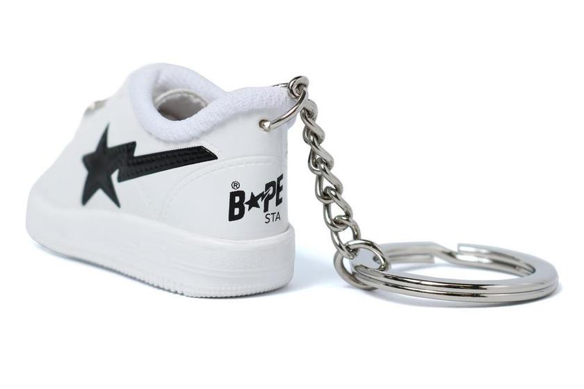 https_2F2Fhypebeast.com2Fimage2F20182F062Fbape-bape-sta-keychains-7.jpg