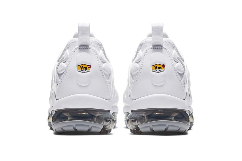 nike-releases-the-air-vapormax-plus-in-wolf-grey-pure-platinum-004.jpg
