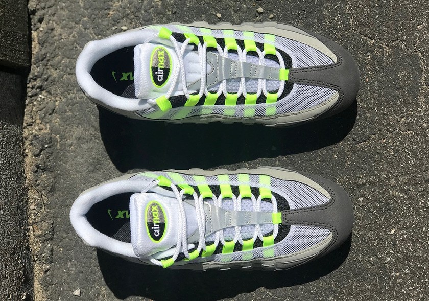 nike-vapormax-95-aj7292-001-black-volt-medium-ash-dark-pewter-dust-granite-04.jpg