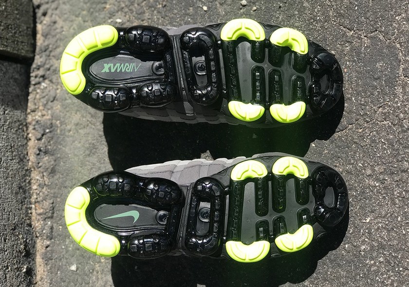 nike-vapormax-95-aj7292-001-black-volt-medium-ash-dark-pewter-dust-granite-05.jpg
