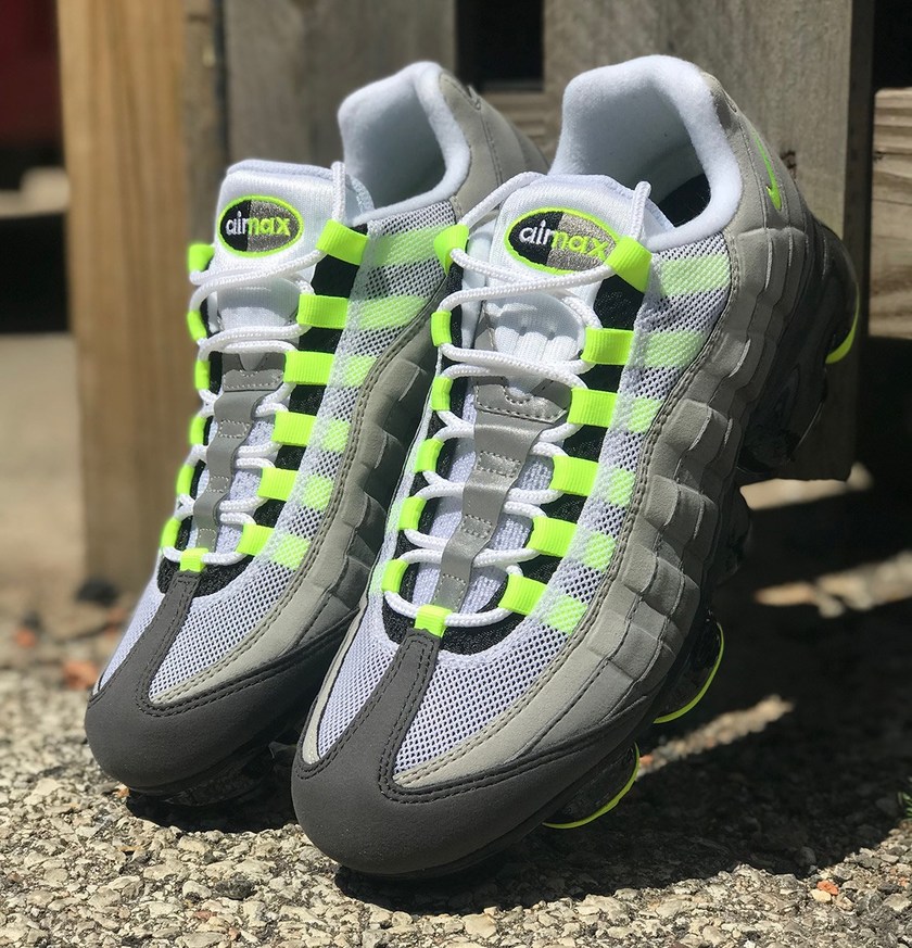 nike-vapormax-95-aj7292-001-black-volt-medium-ash-dark-pewter-dust-granite-01.jpg