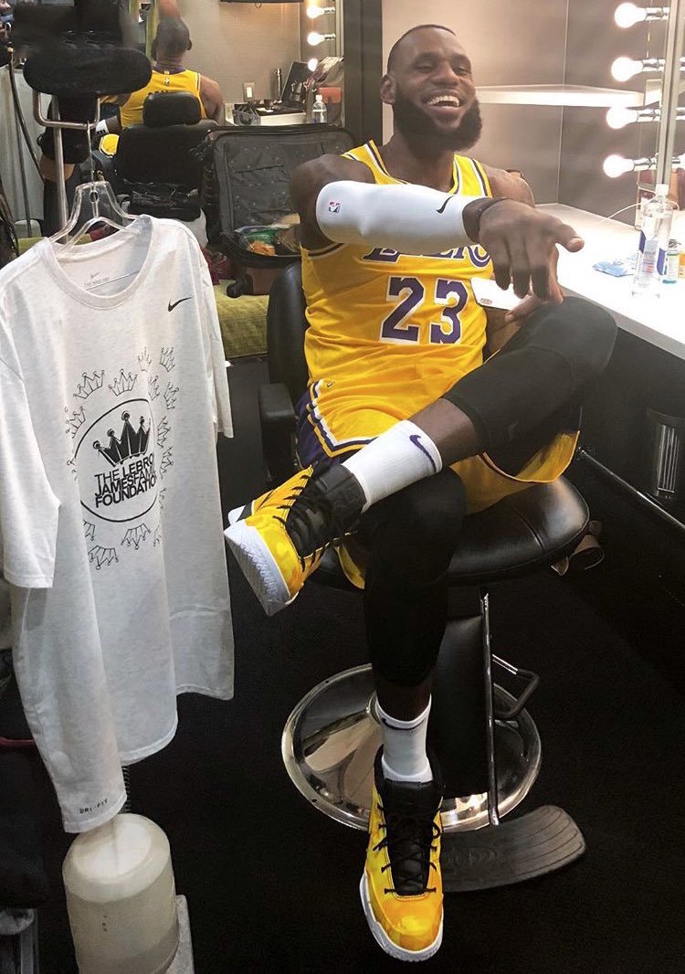 LeBron-James-Nike-Kobe-1-Protro-Lakers-PE.jpg