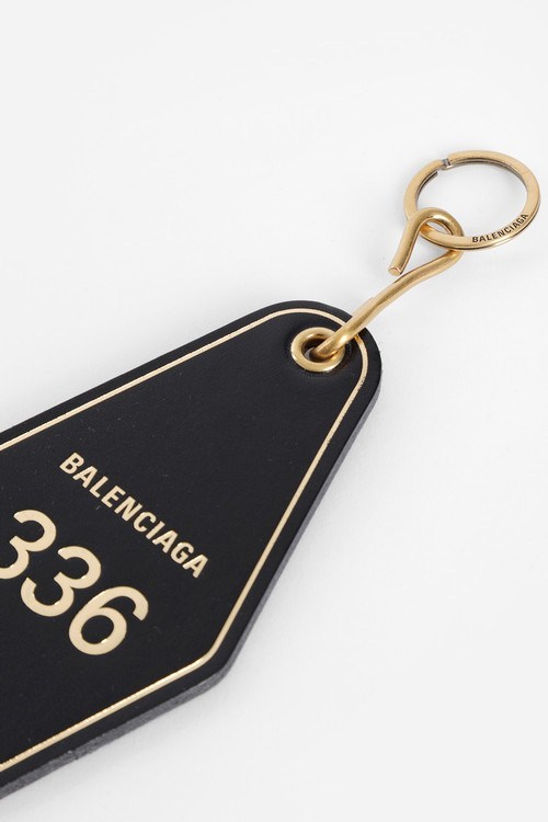 https_2F2Fhypebeast.com2Fimage2F20182F082Fbalenciaga-fall-winter-2018-hotel-key-tag-release-2.jpg
