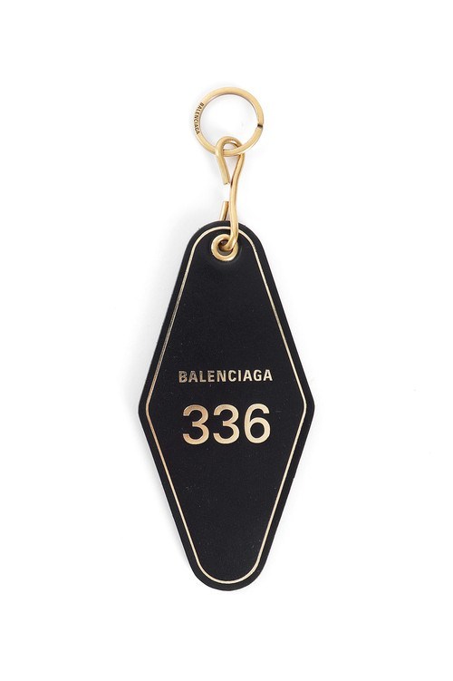 https_2F2Fhypebeast.com2Fimage2F20182F082Fbalenciaga-fall-winter-2018-hotel-key-tag-release-4.jpg