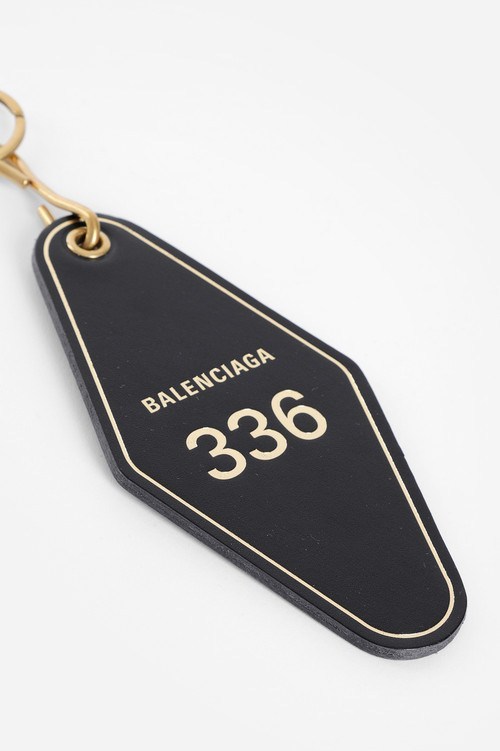 https_2F2Fhypebeast.com2Fimage2F20182F082Fbalenciaga-fall-winter-2018-hotel-key-tag-release-1.jpg