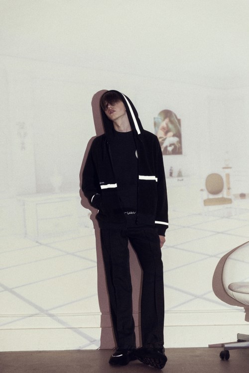 undercover-fall-winter-2018-2001-a-space-odyssey-hbx-editorial-13.jpg