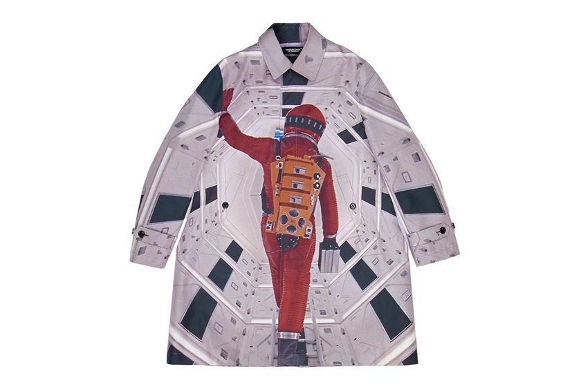 undercover-gray-astronaut-print-rain-coat-details-1.jpg