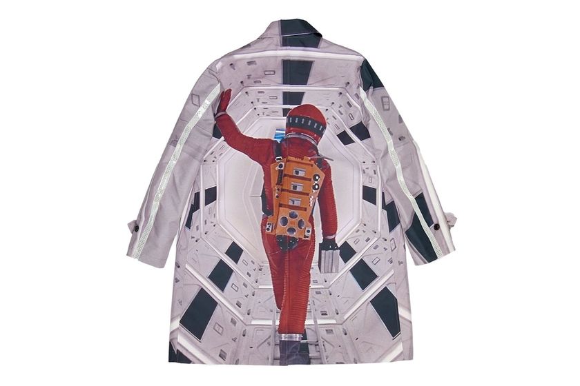 undercover-gray-astronaut-print-rain-coat-details-3.jpg