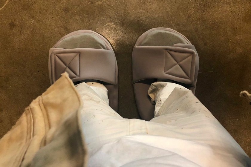 kanye-west-funny-responds-to-the-size-issue-of-slides-T-1.jpg