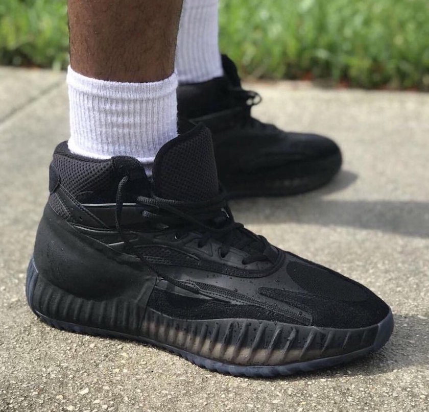 Yeezy-Basketball-Shoe.jpg