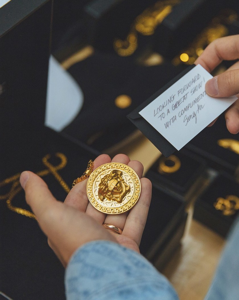ronnie-fieg-kith-versace-collaboration-teaser-2.jpg
