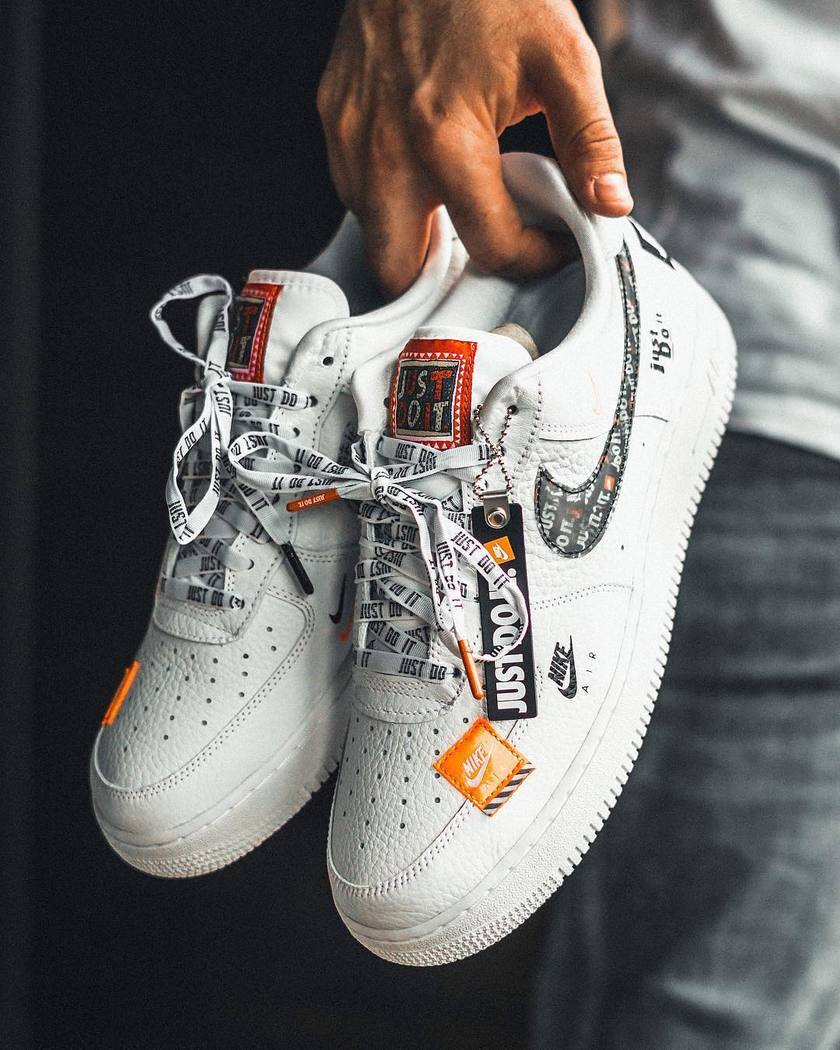 stockxsneakers_36035036_268565247248912_7220182148785897472_n.jpg