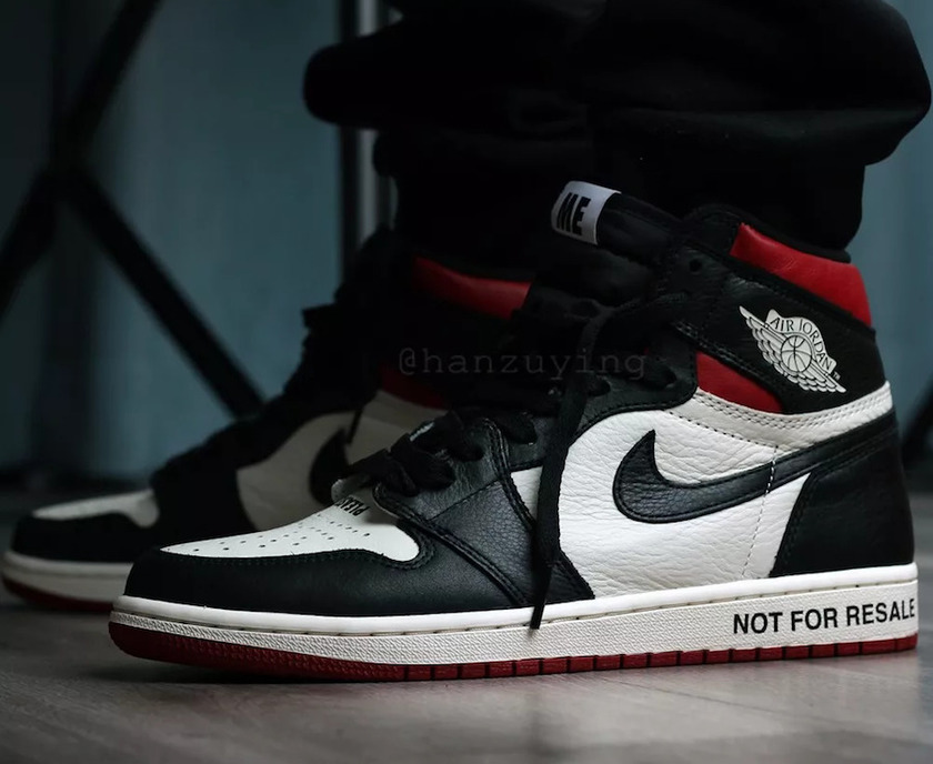 Air-Jordan-1-No-Ls-Varsity-Red-861428-106-Release-Date.jpg