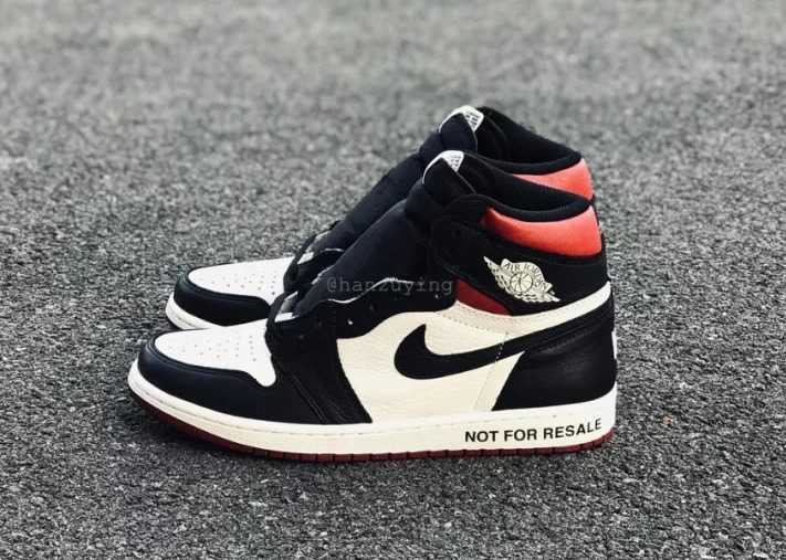 Air-Jordan-1-No-Ls-Varsity-Red-861428-106-Release-Date-6.jpg