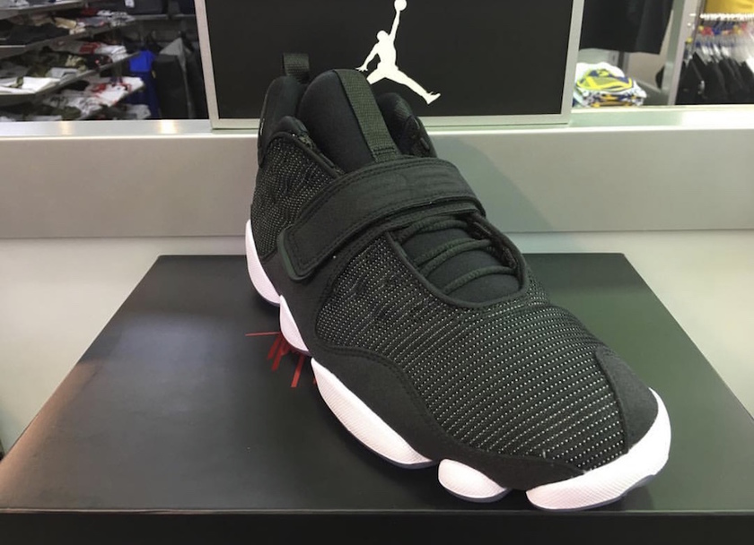 Air-Jordan-Black-Cat-Space-Jam-AR0772-001-Release-Date-1.jpg