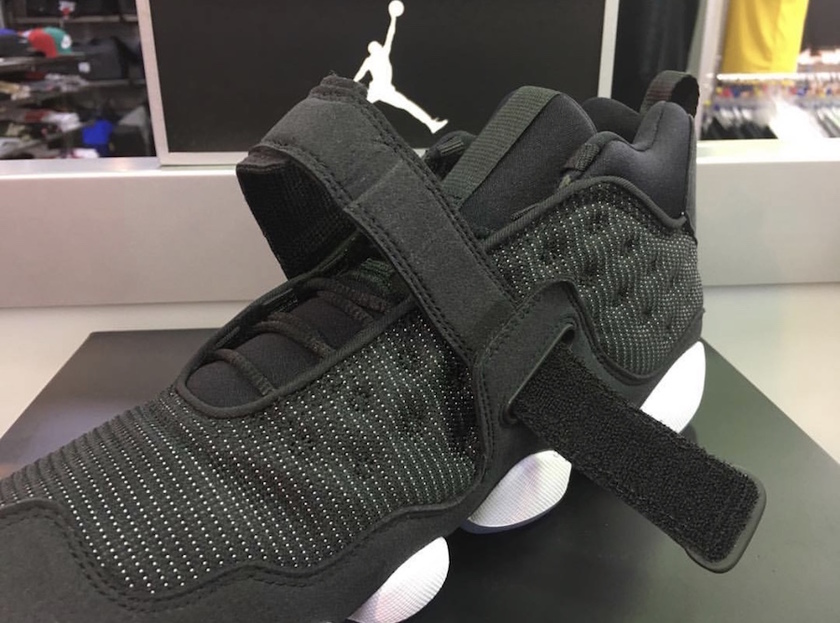 Air-Jordan-Black-Cat-Space-Jam-AR0772-001-Release-Date-2.jpg