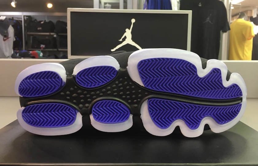 Air-Jordan-Black-Cat-Space-Jam-AR0772-001-Release-Date-4.jpg