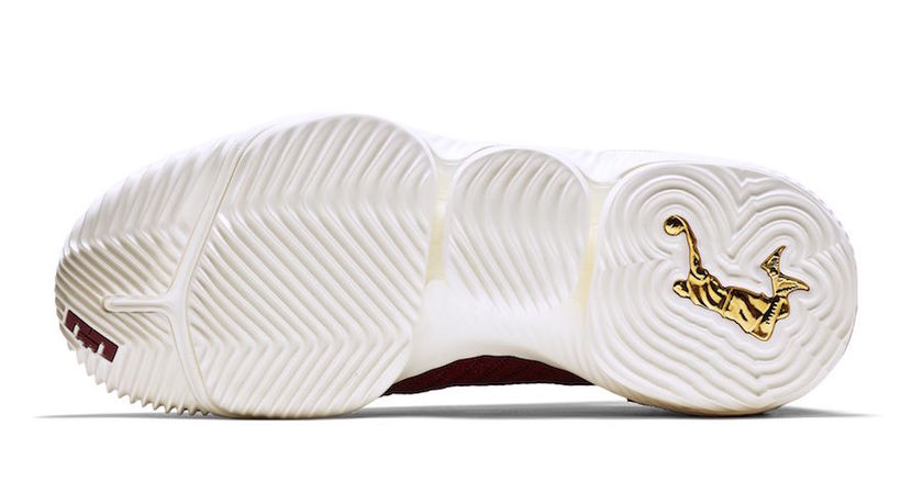Nike-LeBron-16-King-AO2588-601-Release-Date-5.jpg