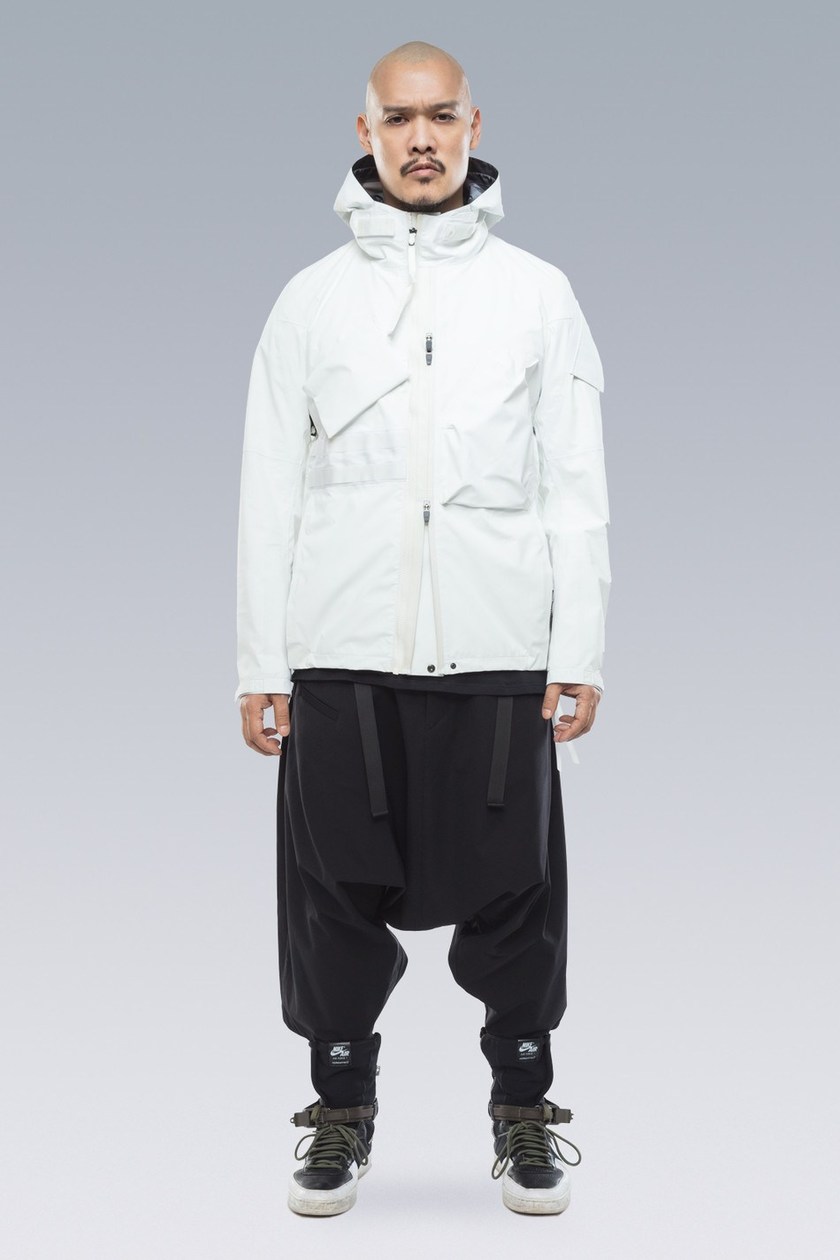 https_2F2Fhypebeast.com2Fimage2F20182F102Facronym-fall-winter-2019-collection-lookbook-1.jpg