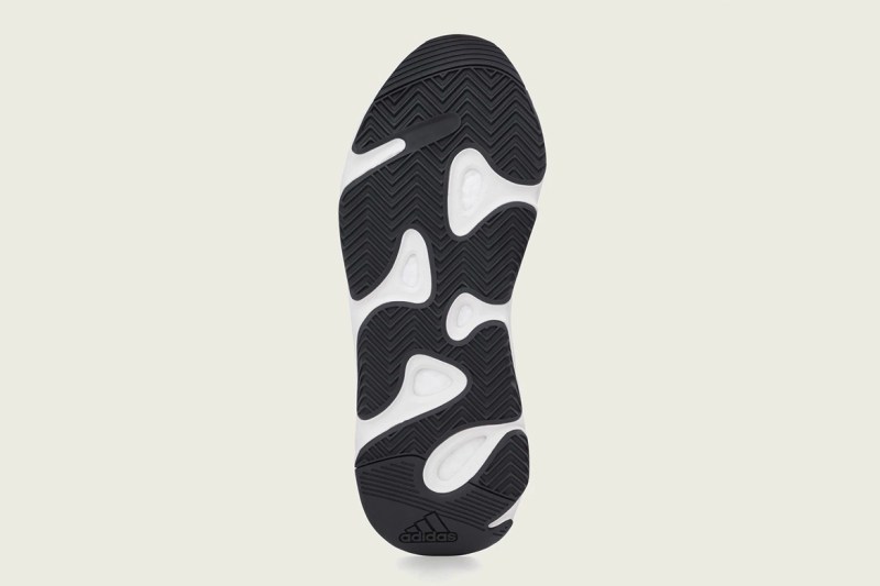YEEZY BOOST 700 V2 å
¨æ°é
è²ãStaticãå:registered:æ¹åçéåº