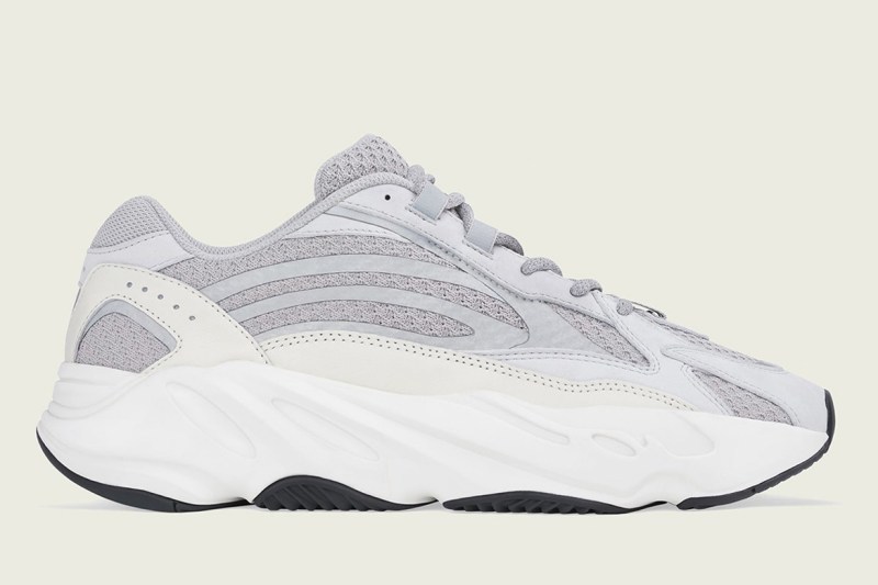 YEEZY BOOST 700 V2 å
¨æ°é
è²ãStaticãå:registered:æ¹åçéåº