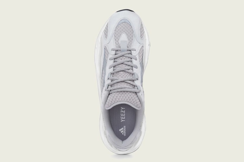 YEEZY BOOST 700 V2 å
¨æ°é
è²ãStaticãå:registered:æ¹åçéåº