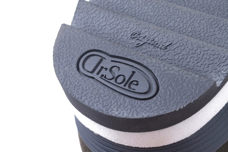 æ¶åè¿è¦½ LESS x oqLiq ææ°è¯ä¹ TABI è¶³è¢çéç³»å