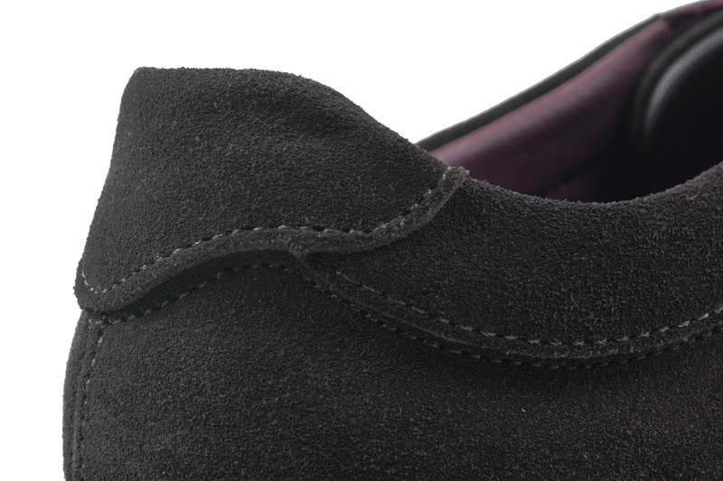 æ¶åè¿è¦½ LESS x oqLiq ææ°è¯ä¹ TABI è¶³è¢çéç³»å