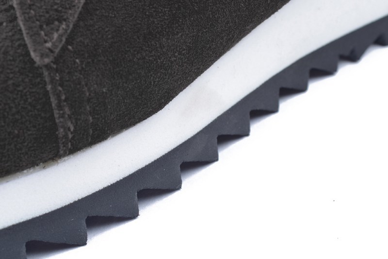 æ¶åè¿è¦½ LESS x oqLiq ææ°è¯ä¹ TABI è¶³è¢çéç³»å