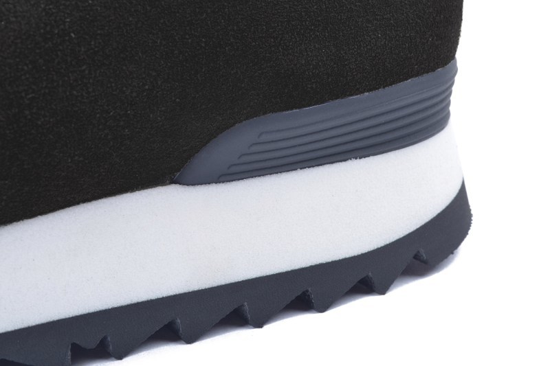 æ¶åè¿è¦½ LESS x oqLiq ææ°è¯ä¹ TABI è¶³è¢çéç³»å